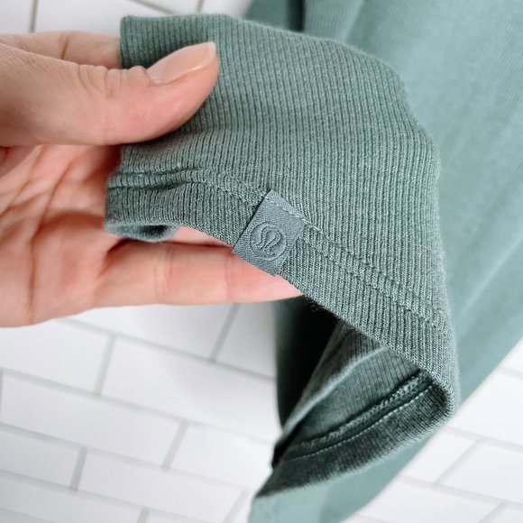 ⚡️SOLD⚡️ lululemon 2023 hold tight tank in tidewater teal - size sm-large - Picture 5 of 7